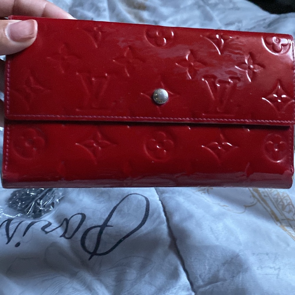 LV RED VERNIS LONG WALLET